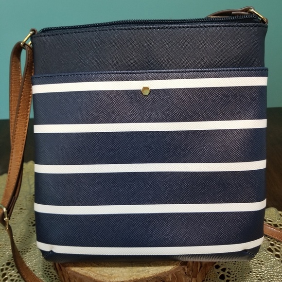 🛍Kelly & Katie crossbody purse🛍 - Picture 4 of 4